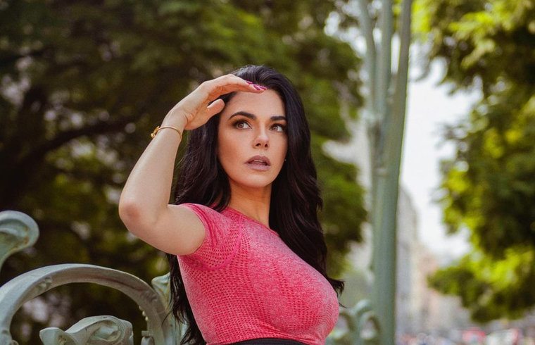 Livia Brito está comprometida con Mariano Martínez Foto: Instagram @liviabritopes