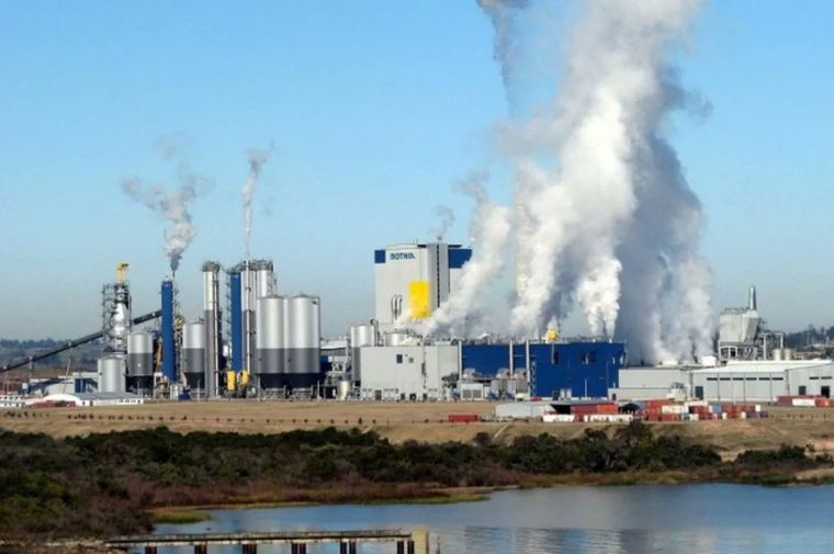 El agua no se vió afectada por el derrame Foto: X