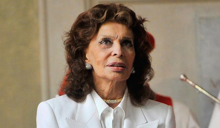 Hay novedades acerca de la salud de Sophia Loren luego de un mes de pasar por el quirófano tras una caída en su casa.