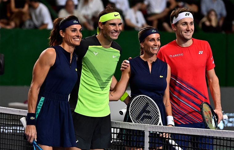 Rafael Nadal y Gabriela Sabatini En una exhibición en Parque Roca, Nadal y Sabatini hicieron dupla ante el noruego Casper Ruud y Gisela Dulko.