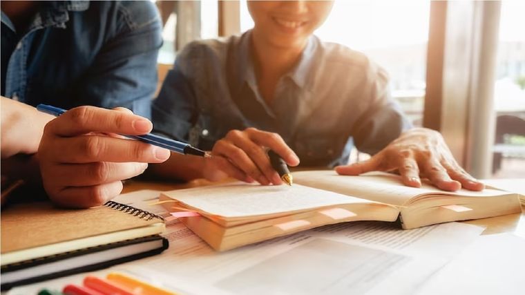 Un paso a paso con los requisitos y los tipos de becas que ofrece este programa de Anses Foto: Freepik