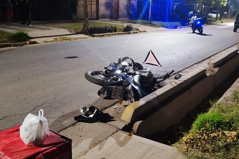 Un motociclista murió en Guaymallén tras protagonizar un accidente vial. Un motociclista murió en Guaymallén tras protagonizar un accidente vial.