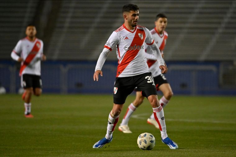 Santiago Simón es buscado por un equipo de España y podría dejar River en este mercado de pases.