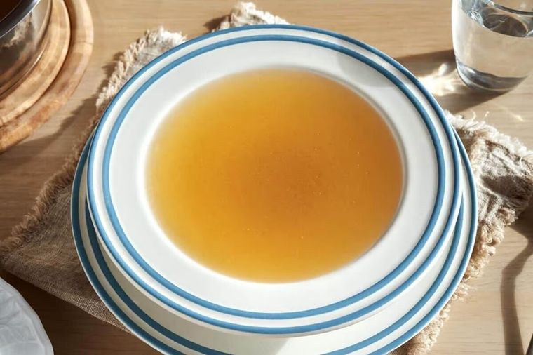 Un exquisito caldo, super fácil de preparar como entrada para cualquier cena