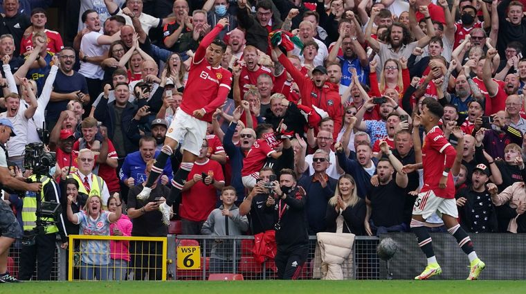 Old Trafford deliró con la vuelta de Cristiano Foto: DPA