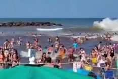 La Costa Atlántica intenta recomponerse tras el meteotsunami que sorprendió el lunes por la tarde a balnearios bonaerenses.&nbsp;