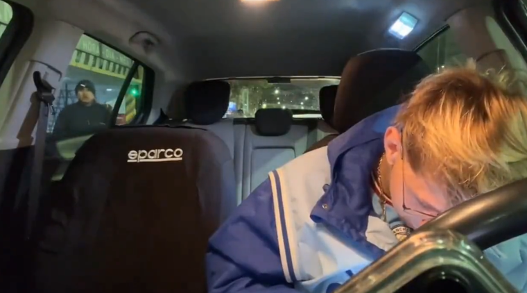 El streamer Brunenger fue víctima de un violento robo mientras transmitía en vivo Foto: Twitter