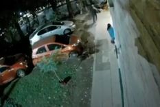 video: salvo a una mujer de un asalto echando a patadas al ladron