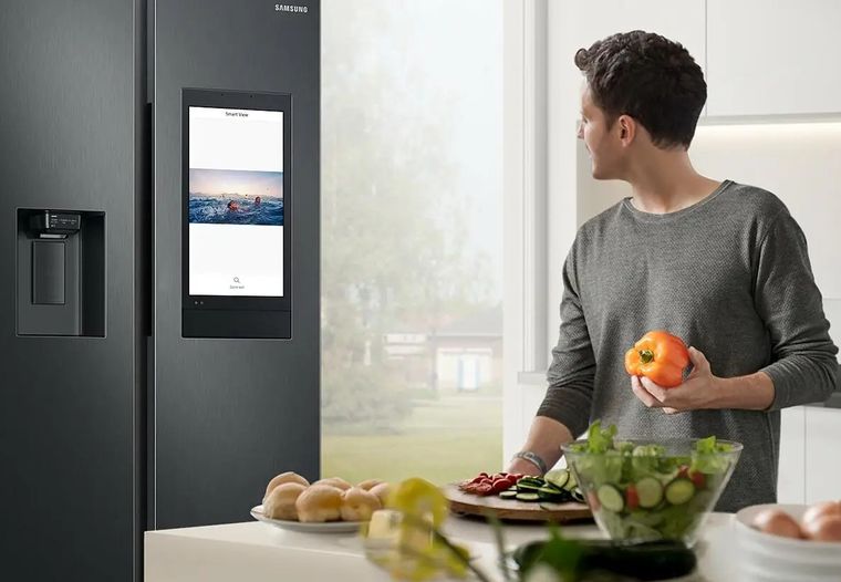 Mendocinos cruzan a Chile por electrodomésticos premium: la heladera Samsung Family Hub lidera el interés.