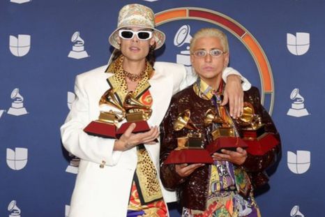 El instante de celebración que se hizo viral, sellando su triunfo con un gesto audaz. Foto: X @ca7rielypaco