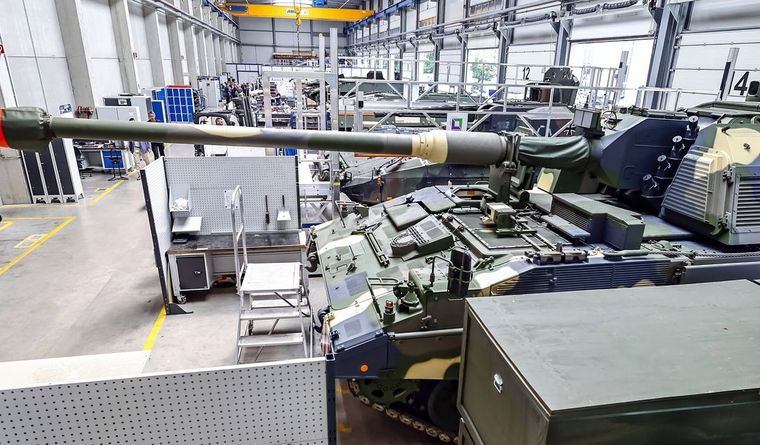 armamento armas industria armamentista armamentística La industria de las armas trabaja más que nunca durante estos meses. Foto: Efe.