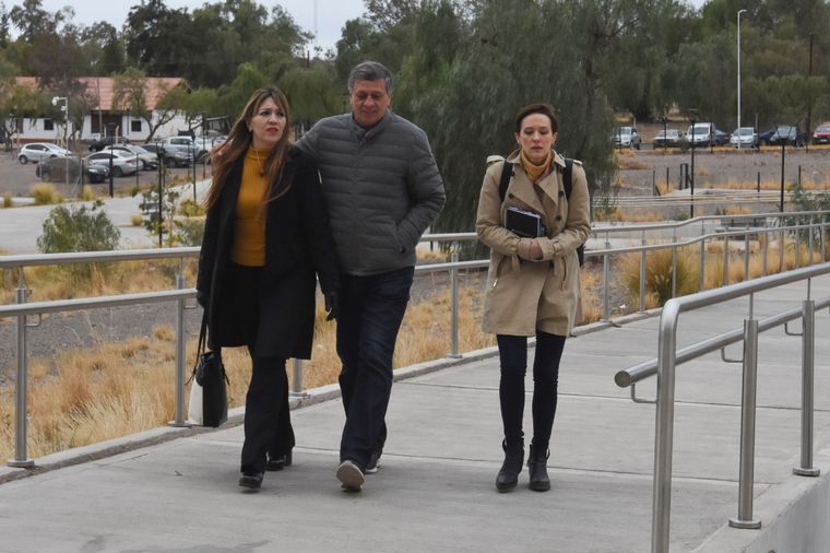 Janina Ortiz, Daniel Orozco y María Elena Quintero, la abogada de la funcionaria de Las Heras Foto: MDZ