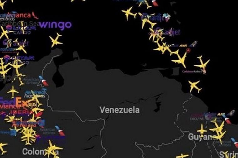 Cientos de vuelos modificaron sus rutas sobre el espacio aéreo de Venezuela luego de que Donald Trump advirtiera que ese corredor permanecerá cerrado.