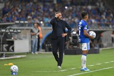 Artur Jorge apuntó contra el arbitraje en Cruzeiro-Boca. Artur Jorge apuntó contra el arbitraje en Cruzeiro-Boca.