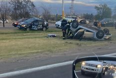 Vuelco en el Acceso Sur Foto: gentileza Vuelco en el Acceso Sur Foto: gentileza
