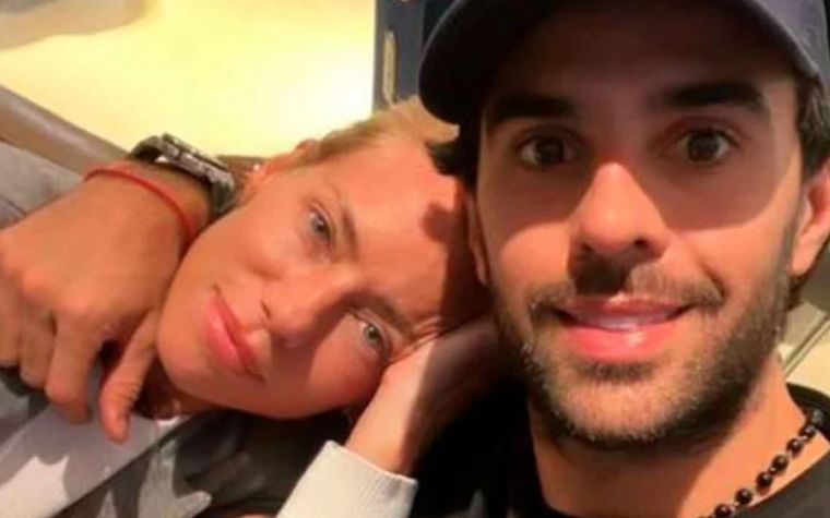 Chistoso Manu Urcera le tomó el pelo a Nicole Neumann en la cama.