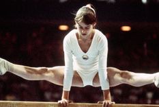 la nina que rompio los esquemas con su perfeccion: quien fue nadia comaneci