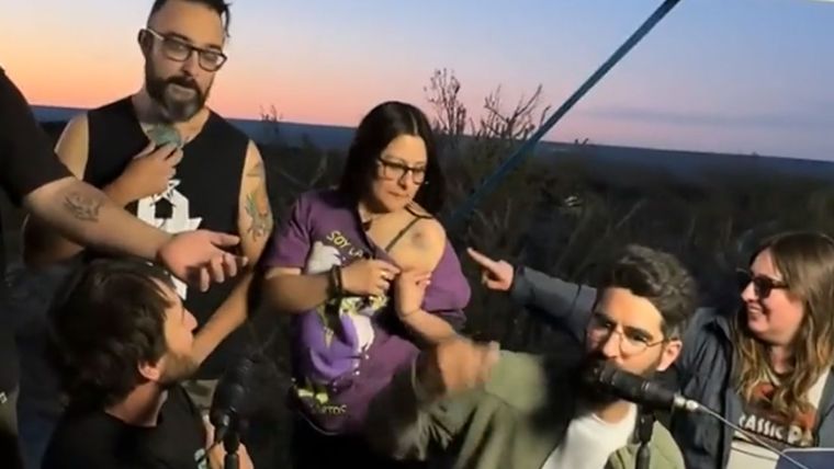 Los paleontólogos del Conicet mostraron sus tatuajes.