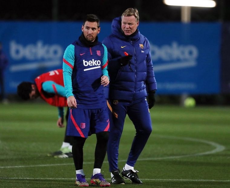 La foto que usó el DT para escribirle a Leo Foto: Twitter @RonaldKoeman