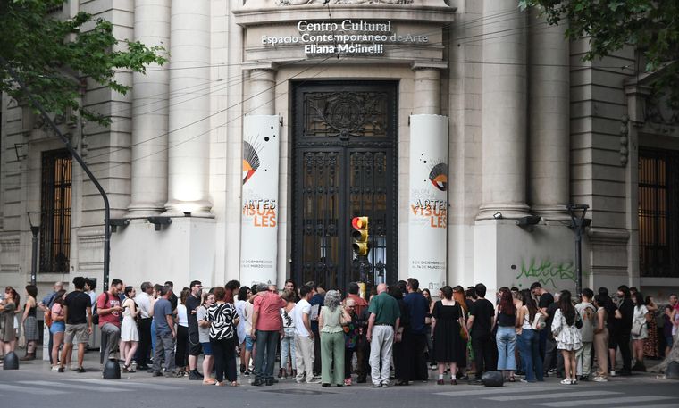 Decenas de personas se dieron cita a la inauguración del Salón Regional de Artes Visuales de Vendimia 2025–2026 en el ECA. Decenas de personas se dieron cita a la inauguración del Salón Regional de Artes Visuales de Vendimia 2025–2026 en el ECA.