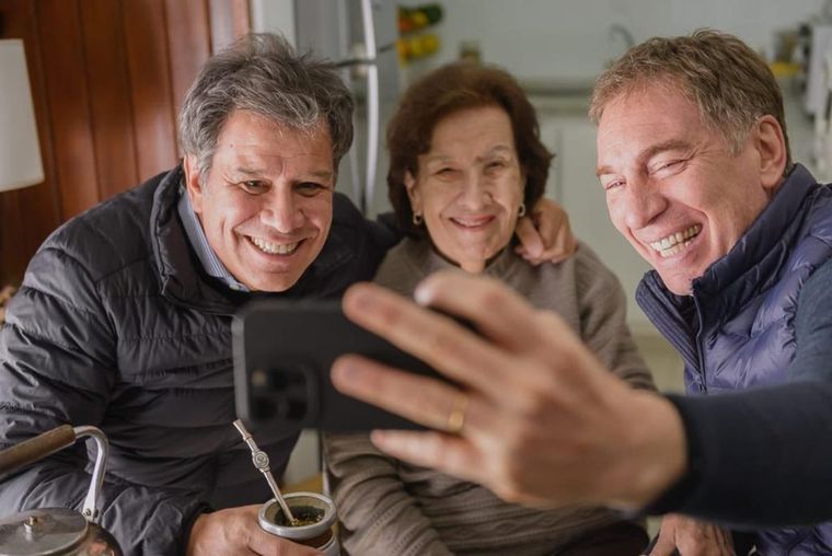 Dora, la madre de Facundo Manes, fue partícipe del encuentro con Diego Santilli