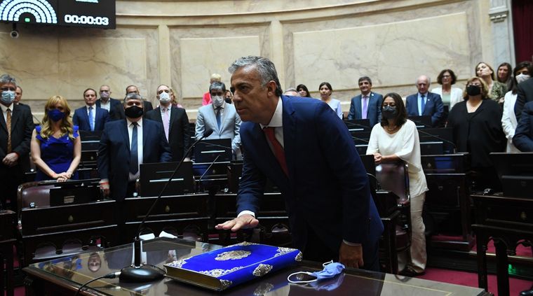 Alfredo Cornejo juró como senador nacional. Foto: Prensa Senado