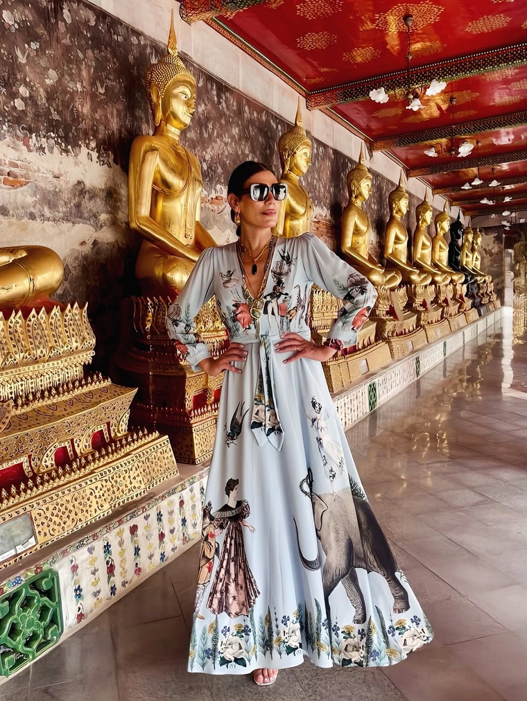 Flor de la V deslumbró en Bangkok con un vestido boho chic de Natalia Antolín. Flor de la V deslumbró en Bangkok con un vestido boho chic de Natalia Antolín.