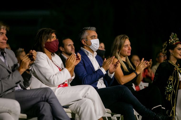Hervé Birnie Scott, Mariana Juri, Sebastián Bragagnolo y su esposa, disfrutando de la Vendimia.