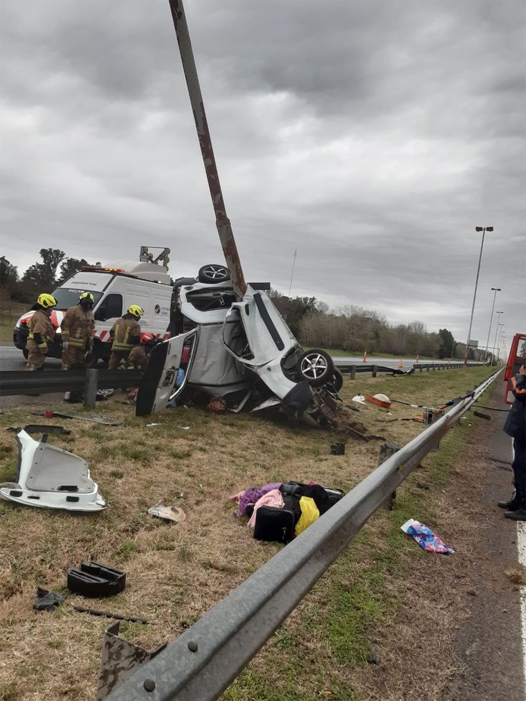 Cuatro personas murieron en un trágico accidente en la autopista Ezeiza - Cañuelas. Foto: Télam