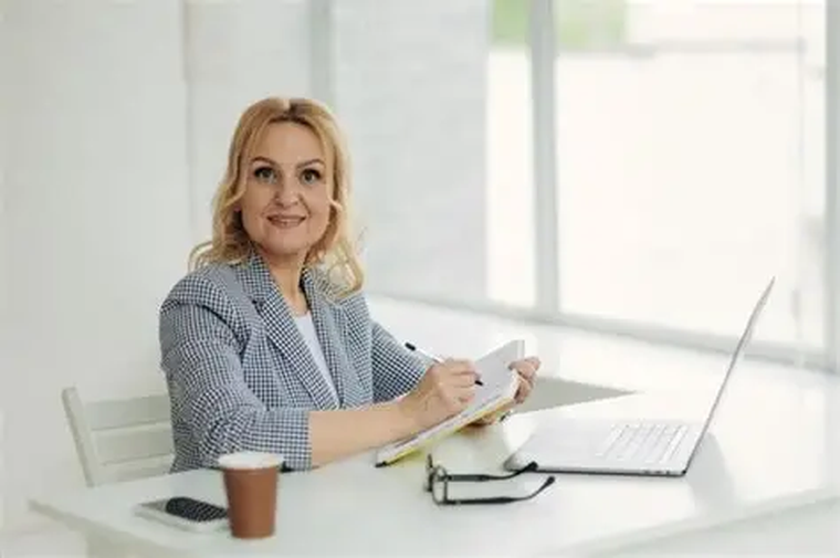 Ya no se trata de ocultar el cuerpo, sino de acompañarlo con estilo.