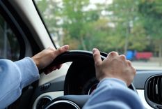 La licencia AB 60, pensada como un beneficio para migrantes en California, puede ser suspendida ante cualquier infracción. La licencia AB 60, pensada como un beneficio para migrantes en California, puede ser suspendida ante cualquier infracción.