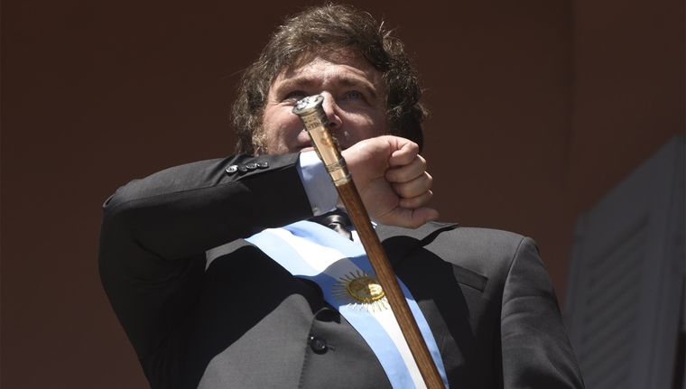 Javier Milei en su primera aparición en el balcón de Casa Rosada Foto: Juan Mateo Aberastain/MDZ