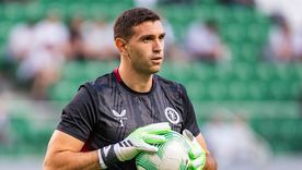 Sorpresa en la Europa League: Dibu Martínez no fue titular en Aston Villa ante Feyenoord.