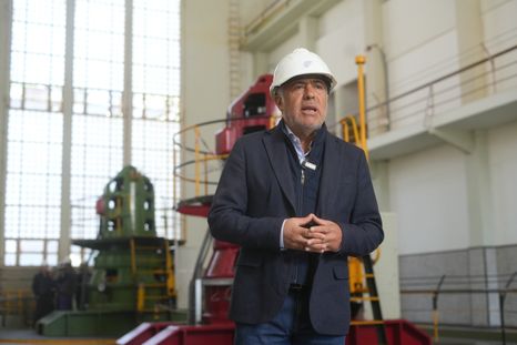 Alfredo Cornejo en el complejo hidroeléctrico Los Nihuiles. Alfredo Cornejo en el complejo hidroeléctrico Los Nihuiles.