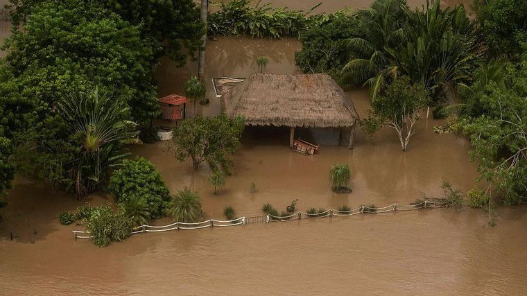Cinco estados fueron afectados, incluyendo el de Veracruz donde las casas quedaron aisladas por extensas inundaciones.