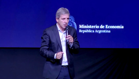 El ministro de Economía, Luis Caputo, tendrá que atender un nuevo frente con los bonistas que entraron al canje de 2005 en el Reino Unido y que ahora buscar cobrar por la causa conocida como Cupón PBI. El ministro de Economía, Luis Caputo, tendrá que atender un nuevo frente con los bonistas que entraron al canje de 2005 en el Reino Unido y que ahora buscar cobrar por la causa conocida como Cupón PBI.