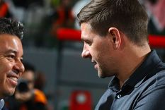 Gerrard y Gallardo cara a cara. Foto: @SPL_EN