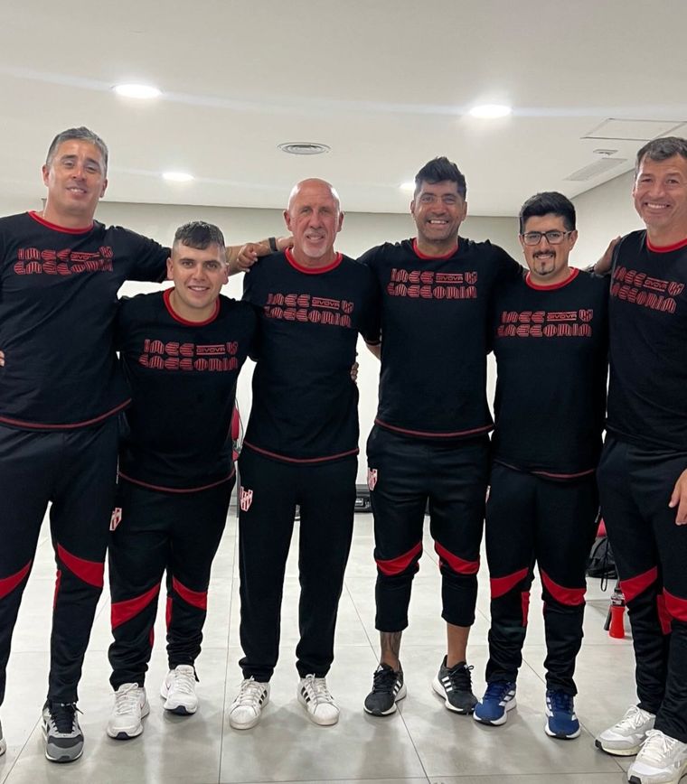 El Gato Oldrá festejó con su cuerpo técnico por la clasificación a los playoffs. Foto: Instagram Nicolás Olmedo
