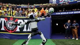 Atlas es el nombre que recibió el primer robot humanoide relacionado al mundial de fútbol actualmente en disputa en su presentación histórica. Atlas es el nombre que recibió el primer robot humanoide relacionado al mundial de fútbol actualmente en disputa en su presentación histórica.