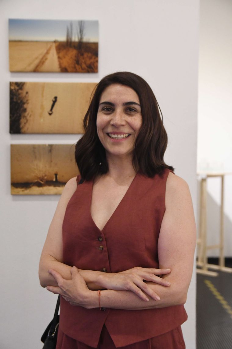 El Primer Premio Adquisición fue otorgado a Fabiana Pereira por su obra El gesto de sostener lo imposible. El Primer Premio Adquisición fue otorgado a Fabiana Pereira por su obra El gesto de sostener lo imposible.