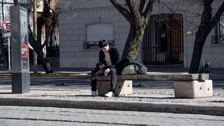 Lunes con cielo despejado en Mendoza, mínima de 5° y máxima de 22°, acompañado por vientos leves del noreste.