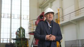 Alfredo Cornejo en el complejo hidroeléctrico Los Nihuiles.&nbsp;