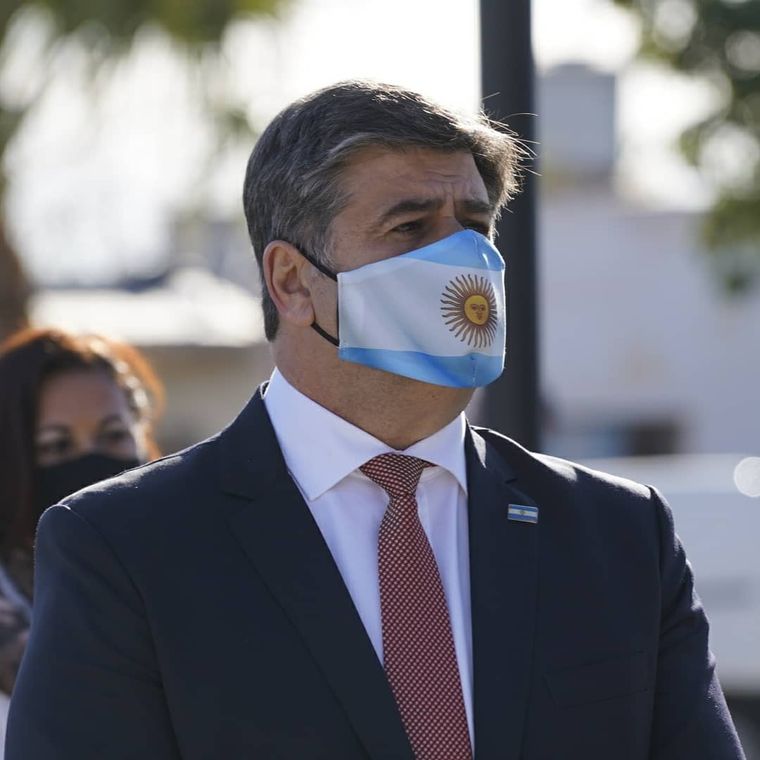 Mario Abed, detrás del vistoso barbijo por el día de la Bandera. Foto: Twitter