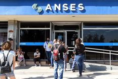 Además de los bonos extra y los complementos al salario familiar, Anses ofrece créditos a tasas diferenciales Foto: ALF PONCE MERCADO / MDZ