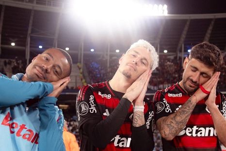 La burla de los uruguayos del Flamengo a Gastón Martirena tras eliminar a Racing y clasificarse a la final. Foto: @Flamengo La burla de los uruguayos del Flamengo a Gastón Martirena tras eliminar a Racing y clasificarse a la final. Foto: @Flamengo