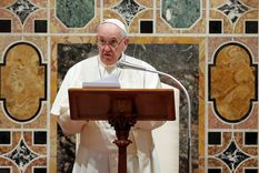 el papa le cierra la puerta a hombres casados y mujeres: no habra diaconisas en la iglesia
