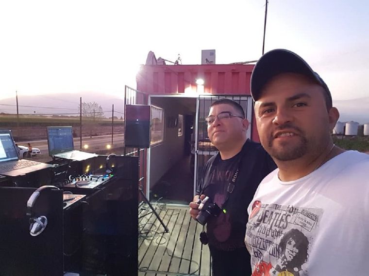 El precandidato, aquí en su función de DJ. Foto: Gentileza