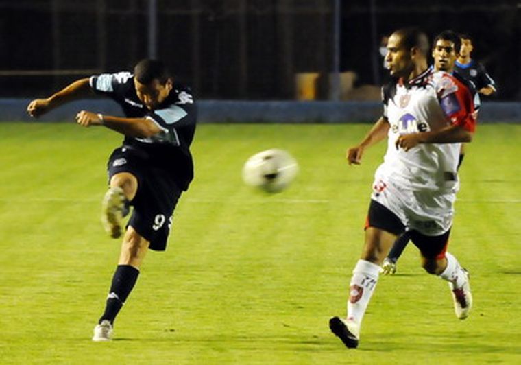 Un partido para el olvido. Foto: Nacho Gaffuri / MDZ