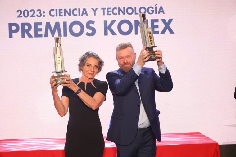 Los científicos argentinos recibieron el máximo galardón. Foto: Gentileza Fundación Konex