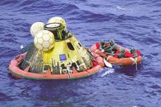 La cápsula de la misión a la Luna Apolo 11 estuvo flotando en el mar y existía la posibilidad de que sucediera una catástrofe cuando se abriera. (Fuente: NASA)